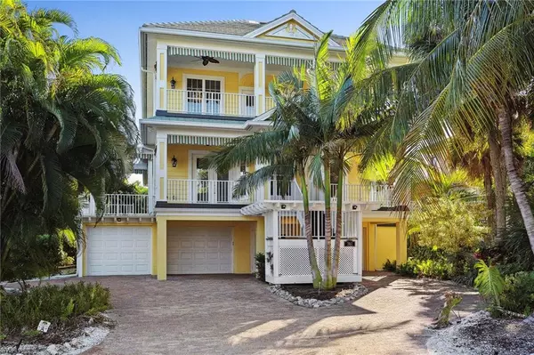 Marco Island, FL 34145,361 Periwinkle CT