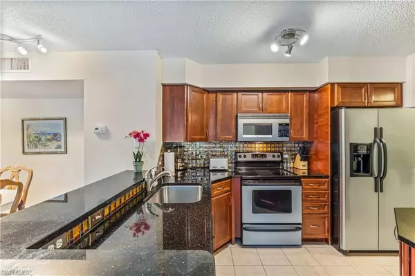 Bonita Springs, FL 34135,8870 Colonnades CT W #333