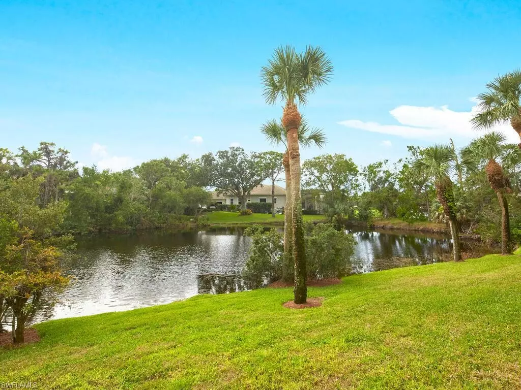 Bonita Springs, FL 34134,4230 Lake Forest DR #811