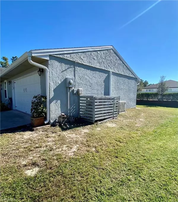 North Fort Myers, FL 33917,6802 Wolf Run LN