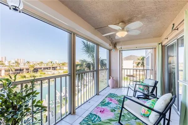 Marco Island, FL 34145,900 Collier CT #303