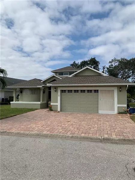 9424 Palm Island CIR, North Fort Myers, FL 33903