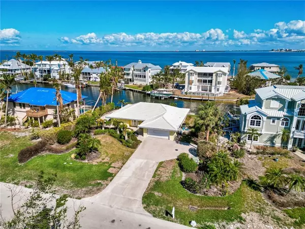 Sanibel, FL 33957,1208 Bay DR