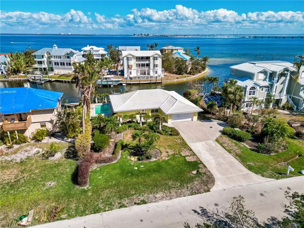 Sanibel, FL 33957,1208 Bay DR