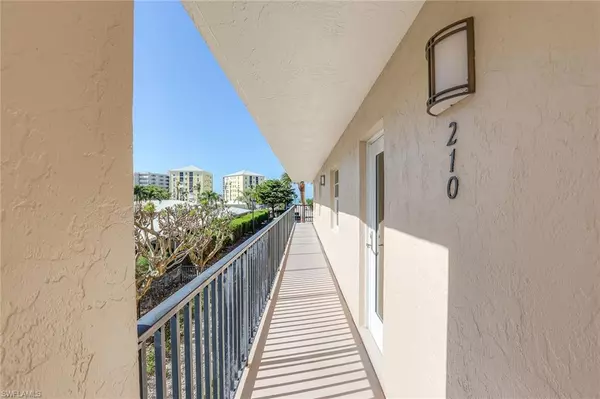 Naples, FL 34103,3500 Gulf Shore BLVD N #210