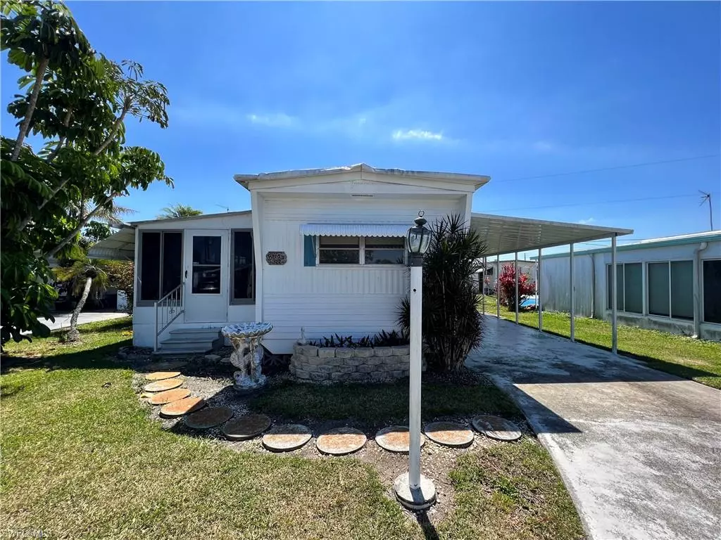 North Fort Myers, FL 33917,322 Lantern LN