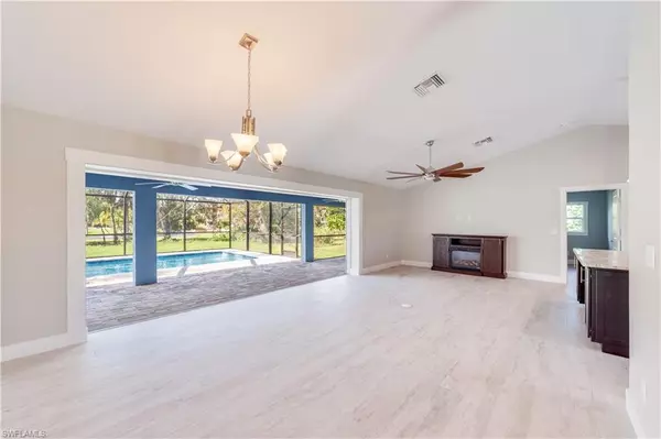 Fort Myers, FL 33905,2005 Bahama AVE