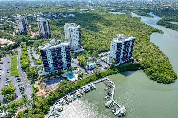 420 Cove Tower DR #303, Naples, FL 34110