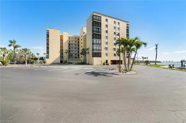 400 Lenell RD #103, Fort Myers Beach, FL 33931