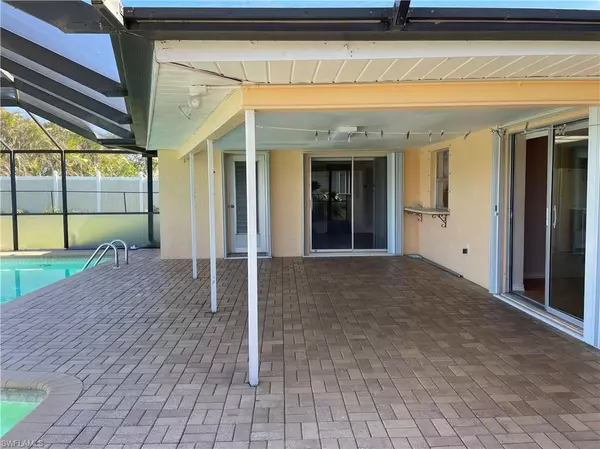 Cape Coral, FL 33990,911 SE 19th ST