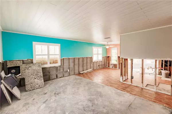 North Fort Myers, FL 33067,7096 Coon RD