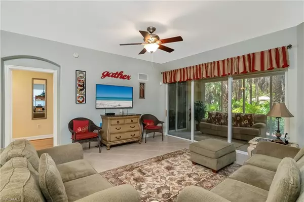 Naples, FL 34119,1992 Tarpon Bay DR N #102