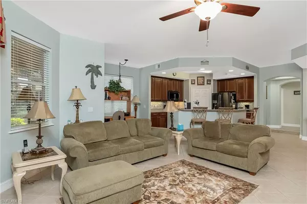 Naples, FL 34119,1992 Tarpon Bay DR N #102