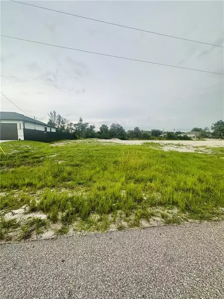 3582 NE 9th PL, Cape Coral, FL 33909