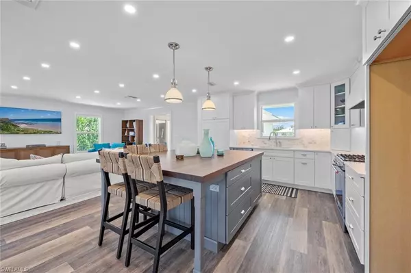 Sanibel, FL 33957,1057 Seahawk LN