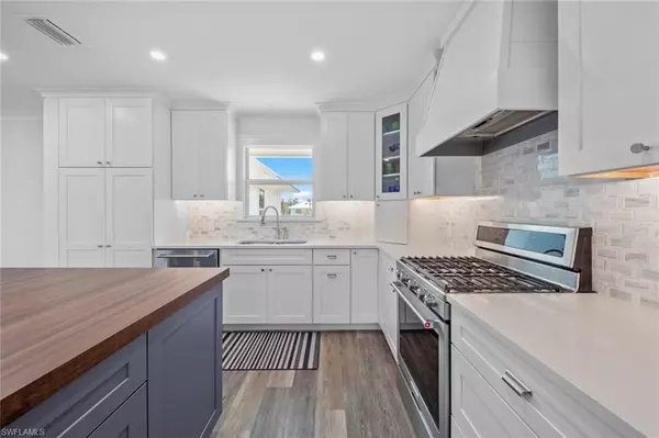 Sanibel, FL 33957,1057 Seahawk LN