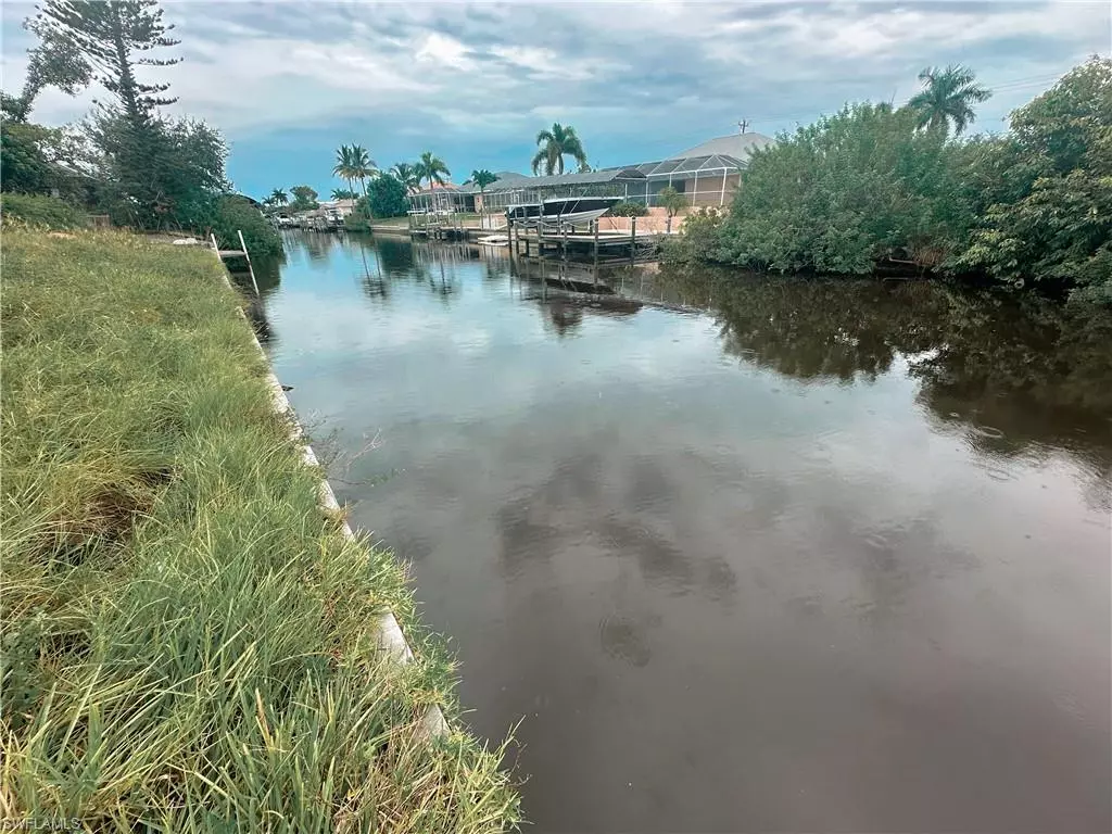 Cape Coral, FL 33914,829 SW 40th TER