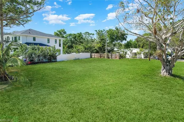 1165 8th TER N,  Naples,  FL 34102