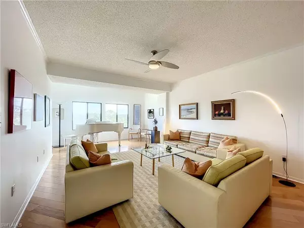 Naples, FL 34110,900 Arbor Lake DR #9-401