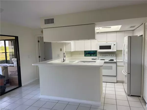 Fort Myers, FL 33907,5865 Trailwinds DR #612