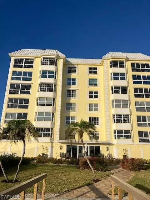 Naples, FL 34102,1900 Gulf Shore BLVD N #204