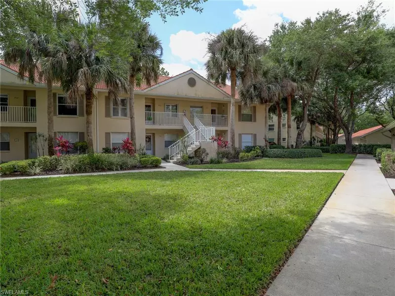 257 Robin Hood CIR #8-203, Naples, FL 34104