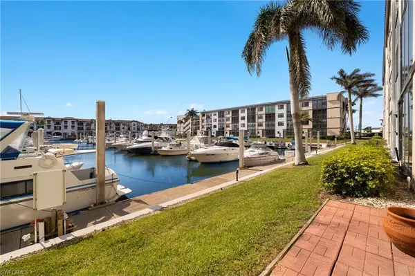 801 River Point DR #102A, Naples, FL 34102