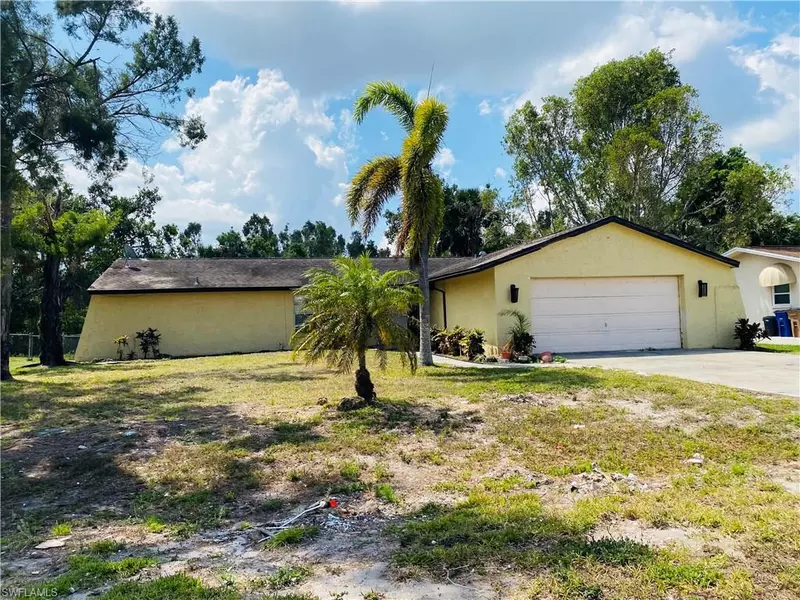 12125 De Moya DR, Fort Myers, FL 33905