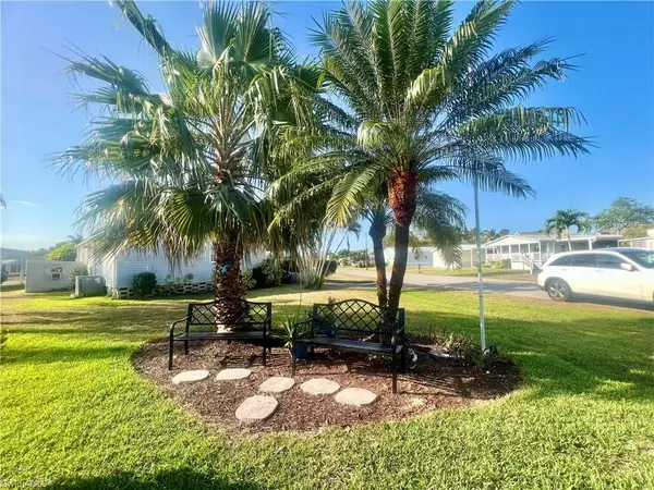 Naples, FL 34104,501 Cape Florida LN