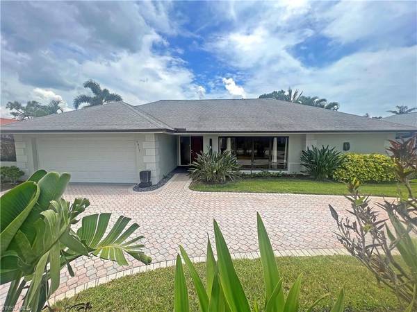 9917 Ortega LN, Bonita Springs, FL 34135