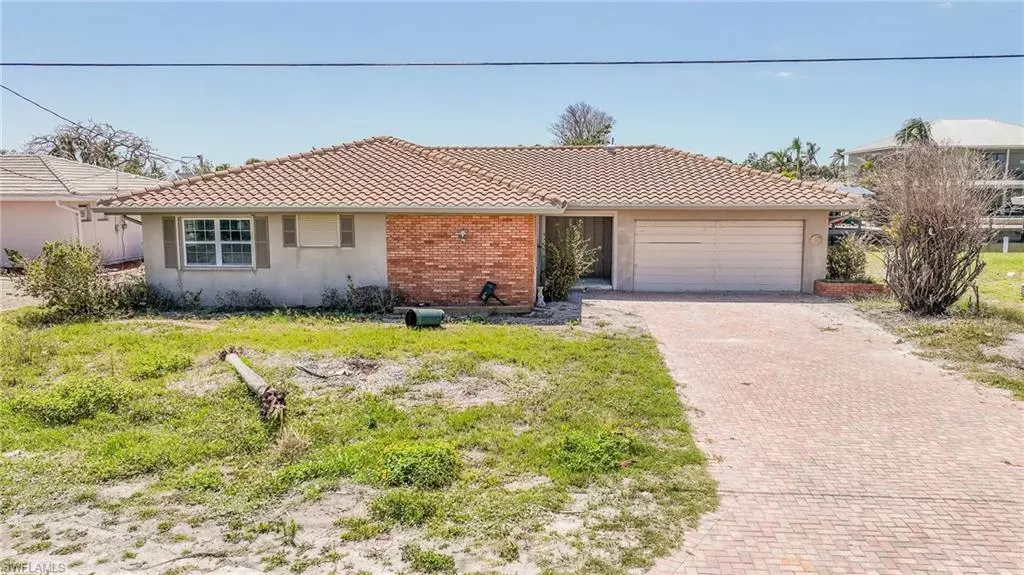 390 Washington CT, Fort Myers Beach, FL 33931