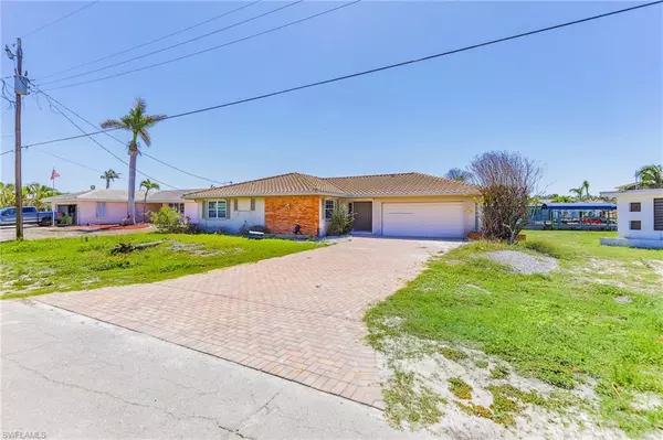 Fort Myers Beach, FL 33931,390 Washington CT