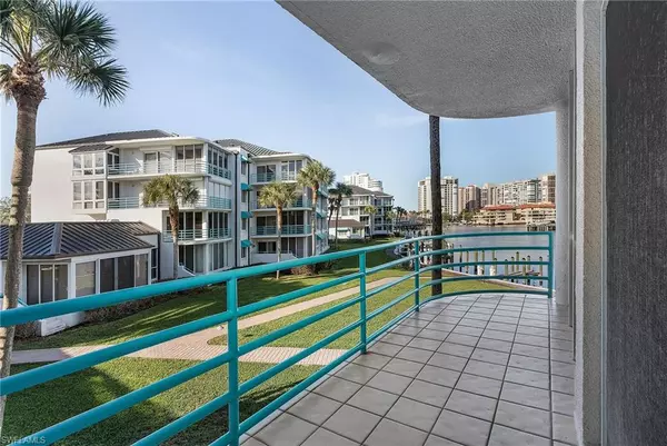 Naples, FL 34103,355 Park Shore DR #1-123