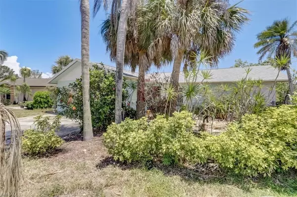 Naples, FL 34103,1084 Lake Shore CT