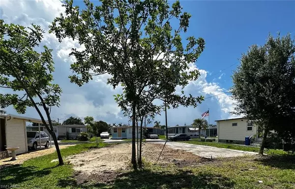 North Fort Myers, FL 33917,936 Lazy LN