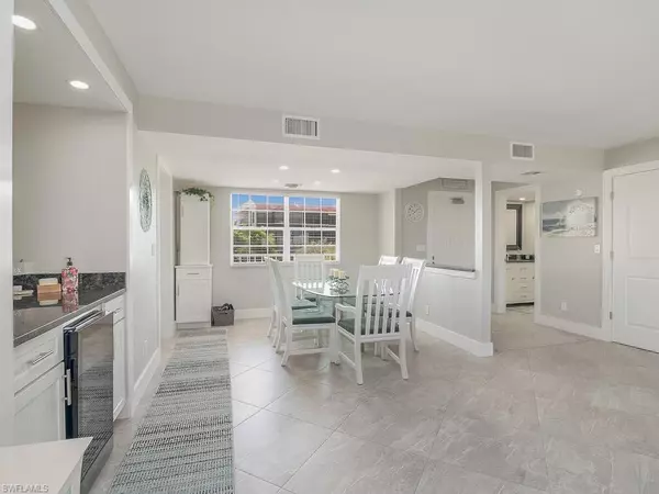 Marco Island, FL 34145,1020 Swallow AVE #203