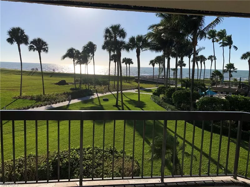 4551 Gulf Shore BLVD N #203, Naples, FL 34103