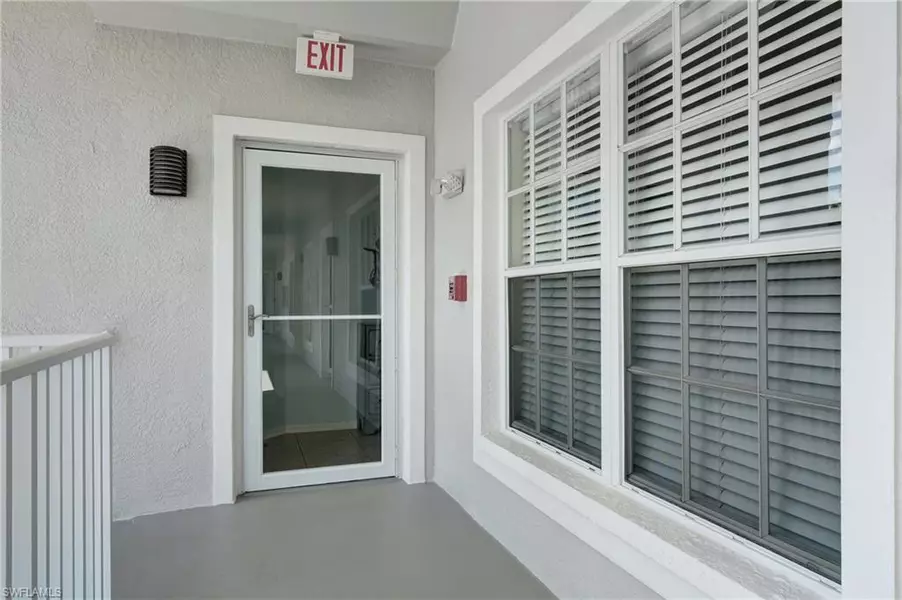 585 Club Side DR #3-301, Naples, FL 34110