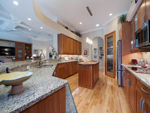 Naples, FL 34110,16117 Parque LN