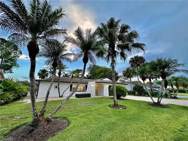 4590 Robin AVE, Naples, FL 34104