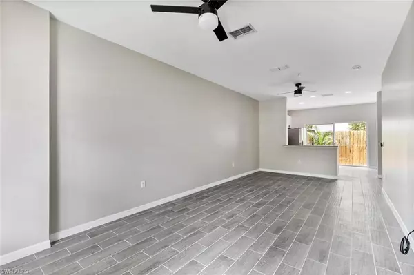 Naples, FL 34109,3269 Amanda LN #33