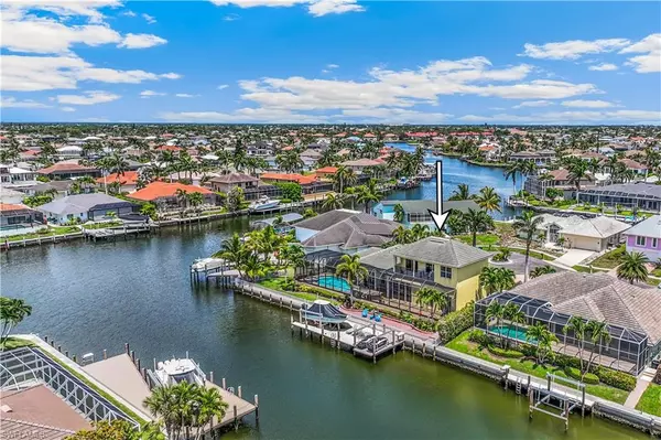 Marco Island, FL 34145,940 Moon CT