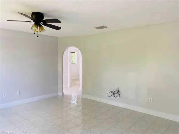 Fort Myers, FL 33905,2131 Davis BLVD