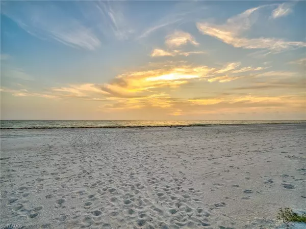 Captiva, FL 33924,24 Beach Homes