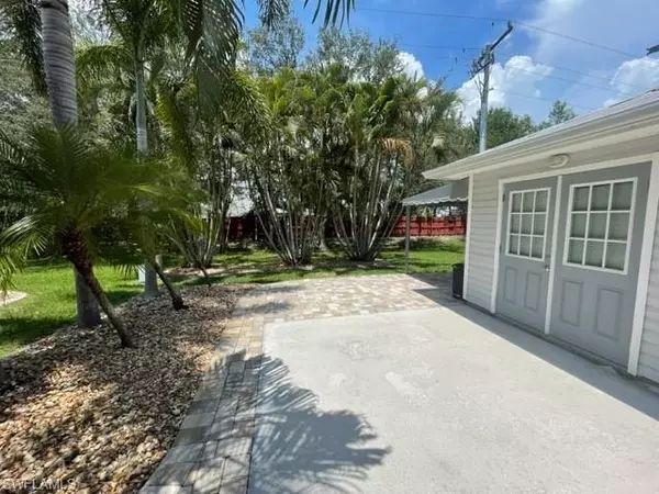 Fort Myers, FL 33905,5680 Maplewood CT