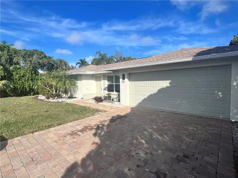 133 Mentor DR, Naples, FL 34110