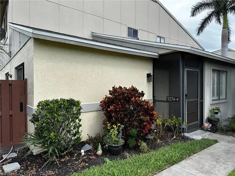 5274 Cedarbend DR #4, Fort Myers, FL 33919