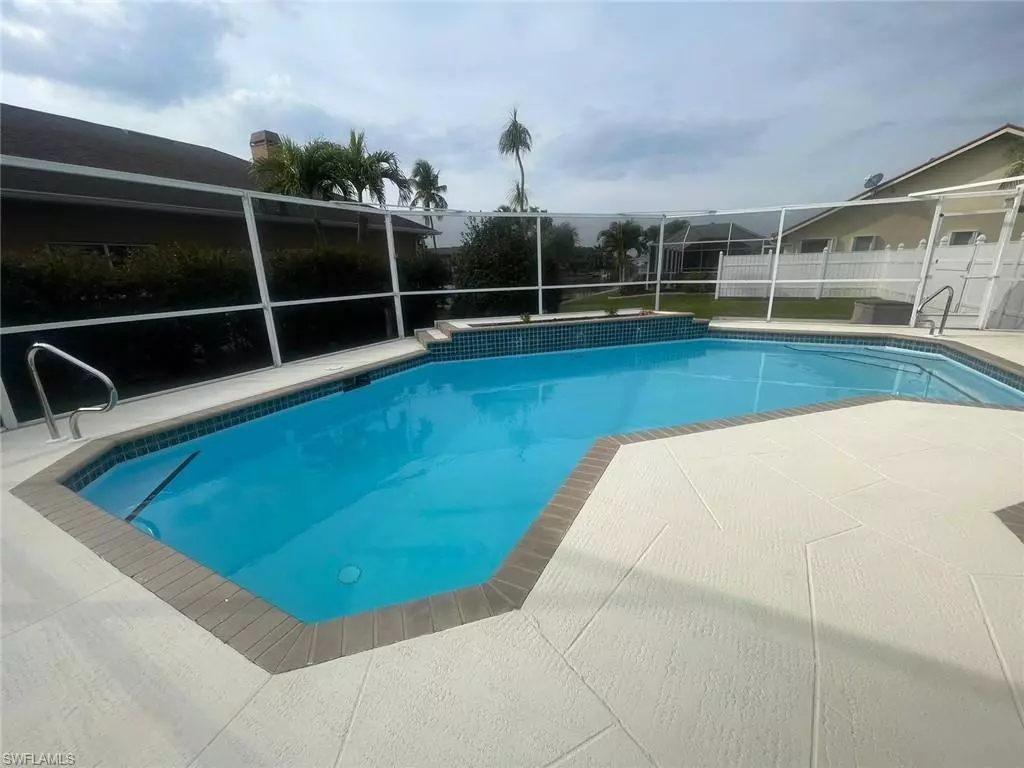 Cape Coral, FL 33990,428 SE 12th CT