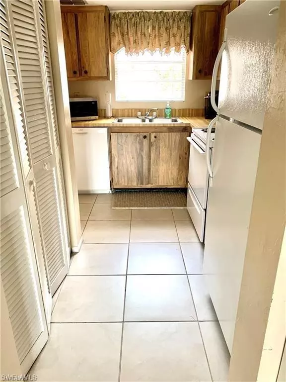 Fort Myers, FL 33908,16881 Davis RD #615