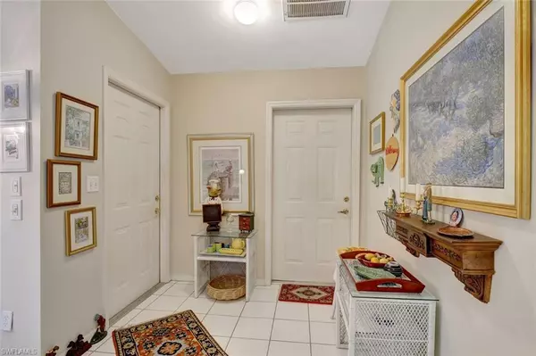 Naples, FL 34110,724 Wiggins Bay DR #9-9L